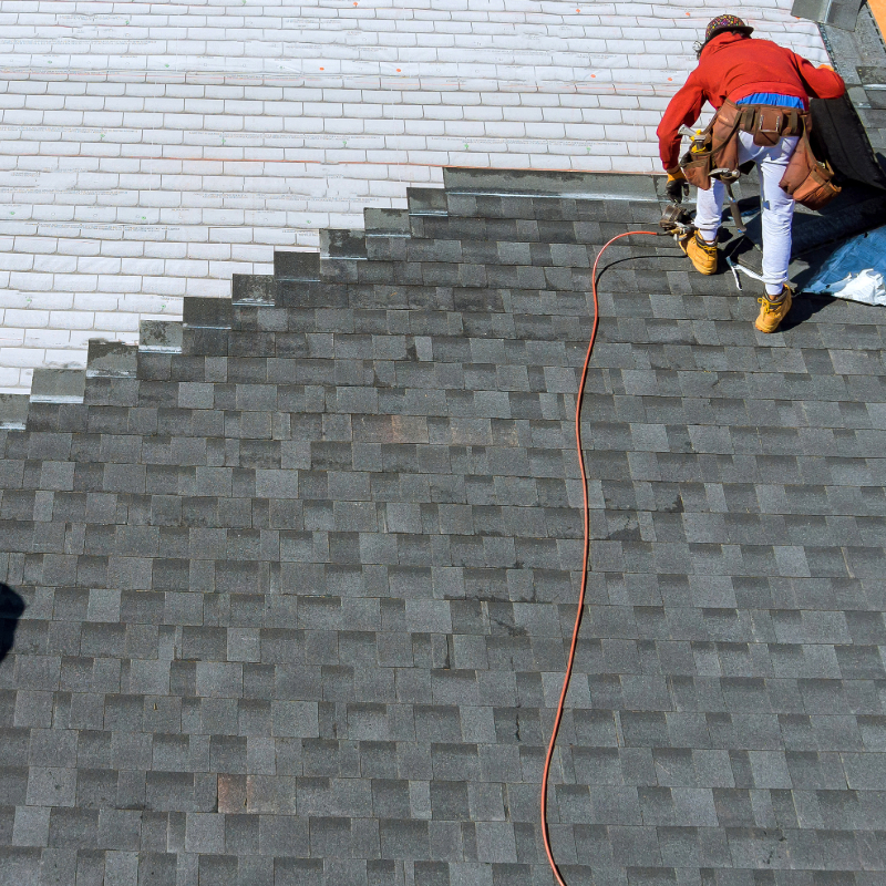 Asphalt roofing work in Asphalt roofing work in
